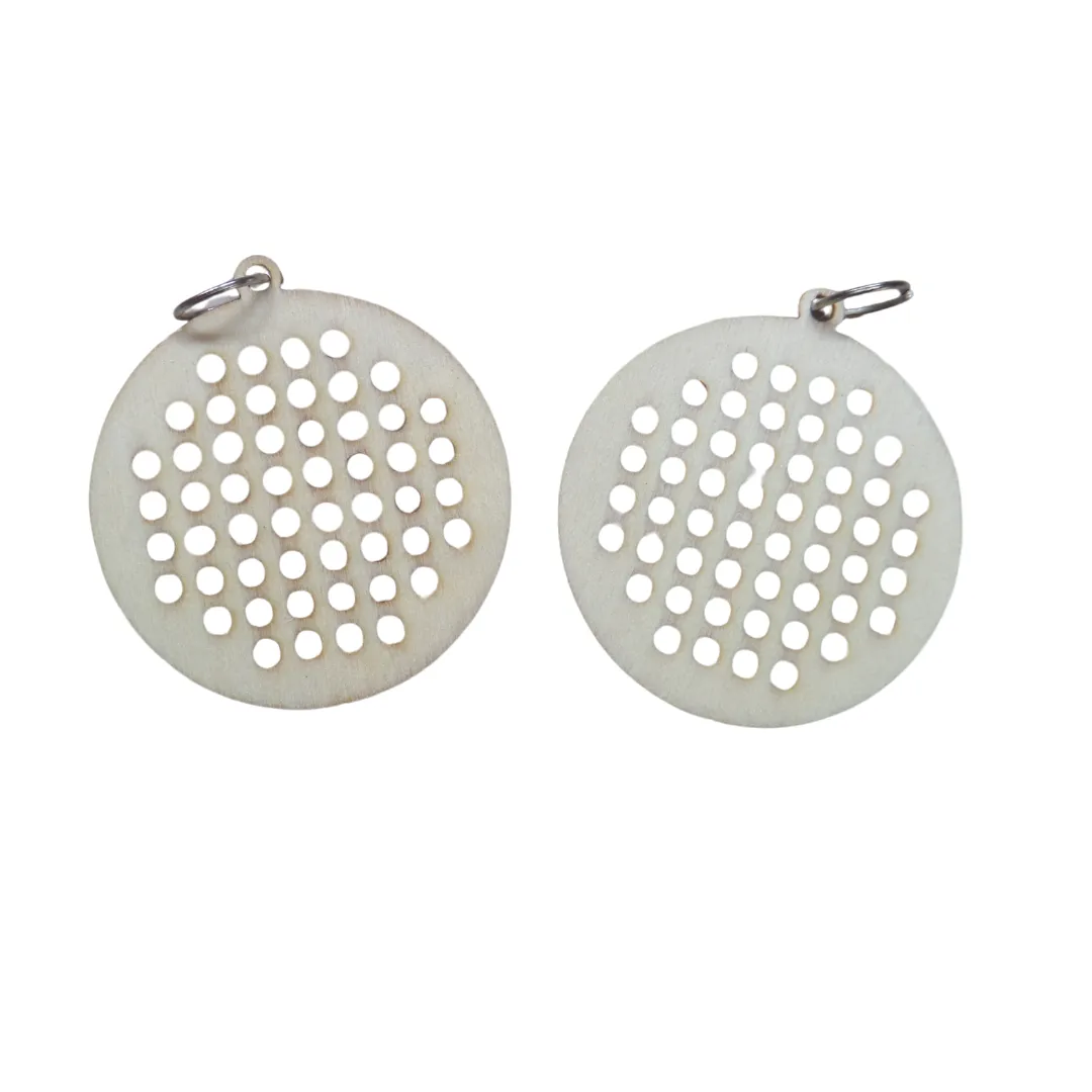 Bijou en bois à broder